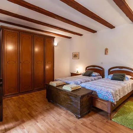 Vakantiehuis Two-bedroom Holiday In Šišan