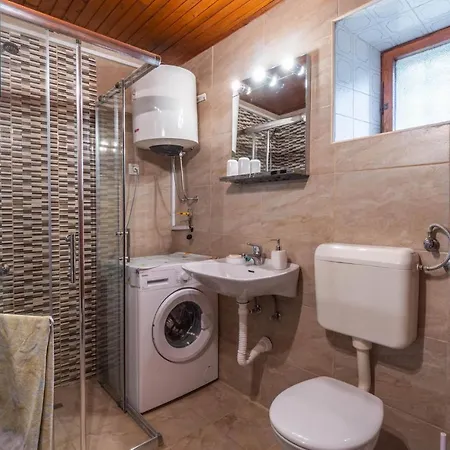 Two-bedroom Holiday In Vikendica *