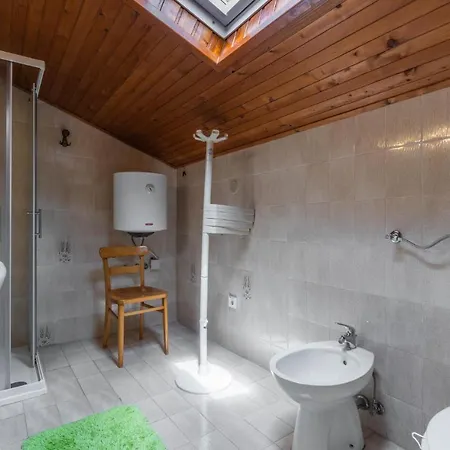 Vikendica Two-bedroom Holiday In