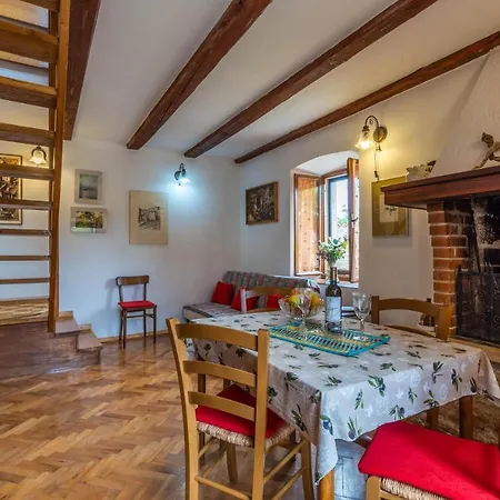Vakantiehuis Two-bedroom Holiday In Šišan